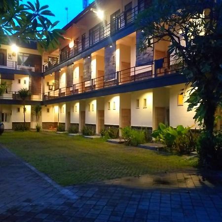 Urbanview Hotel Wayan Mansion Denpasar Exteriör bild