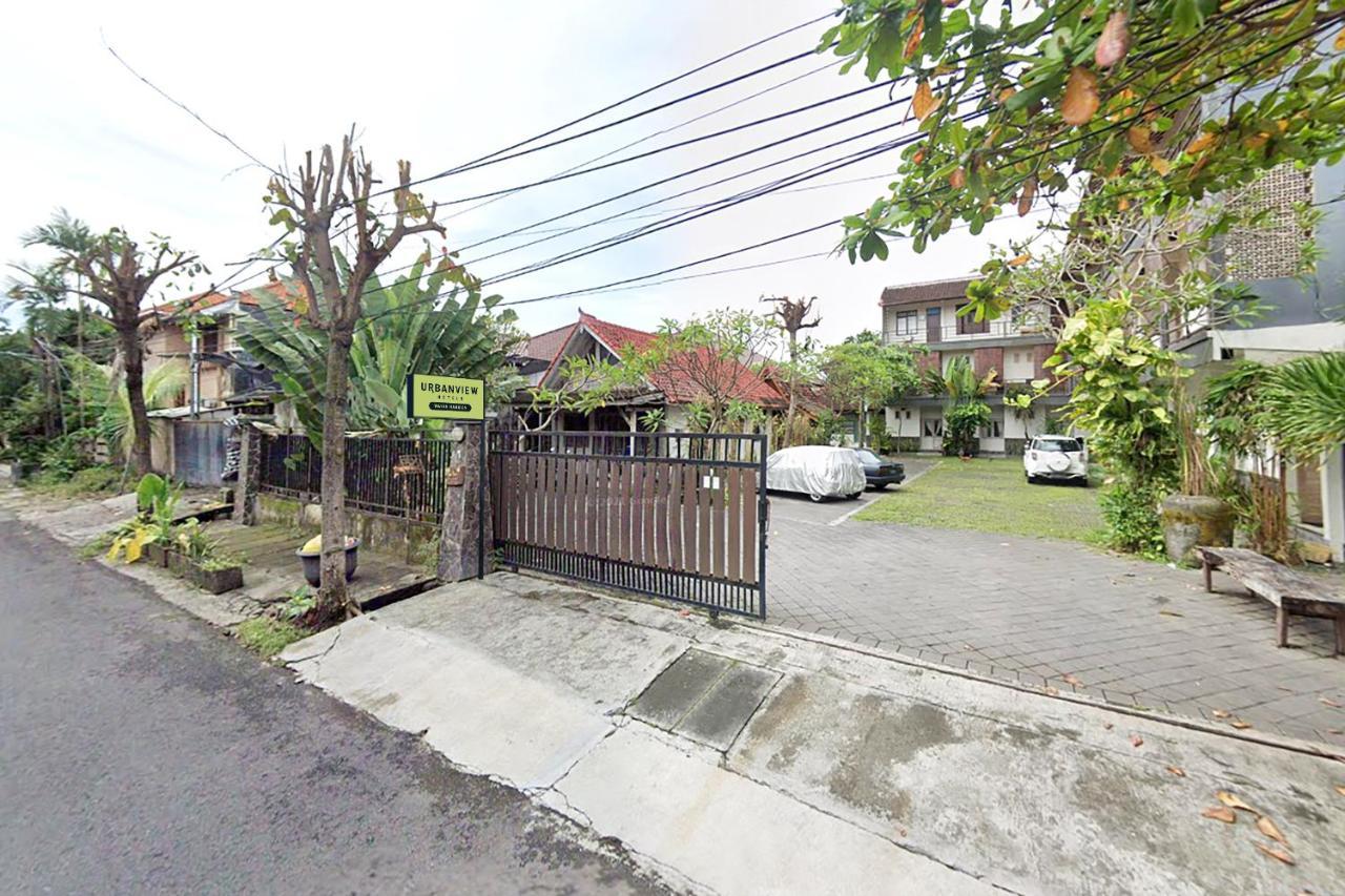 Urbanview Hotel Wayan Mansion Denpasar Exteriör bild