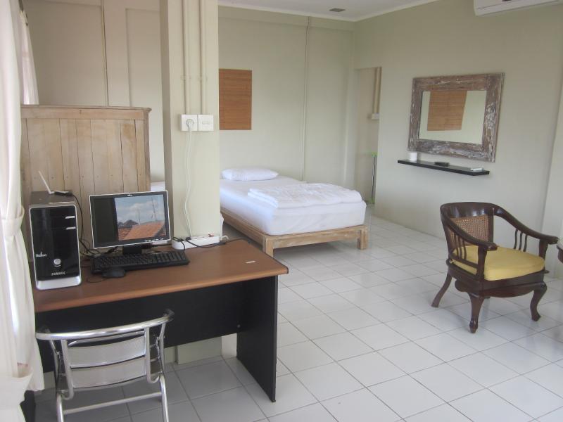 Urbanview Hotel Wayan Mansion Denpasar Exteriör bild