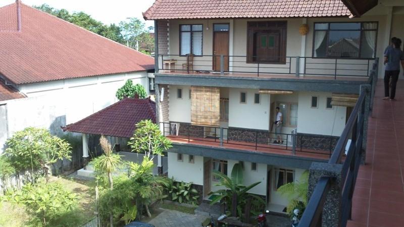 Urbanview Hotel Wayan Mansion Denpasar Exteriör bild