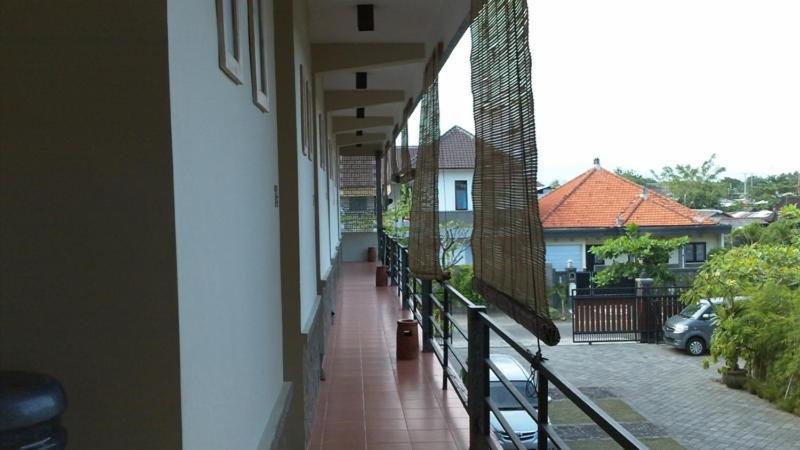 Urbanview Hotel Wayan Mansion Denpasar Exteriör bild