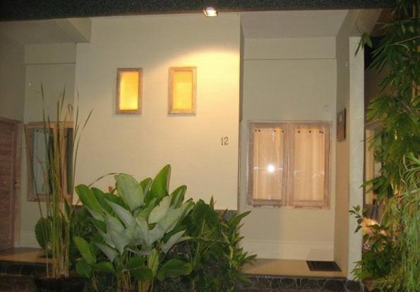 Urbanview Hotel Wayan Mansion Denpasar Exteriör bild