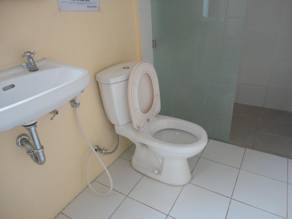 Urbanview Hotel Wayan Mansion Denpasar Rum bild